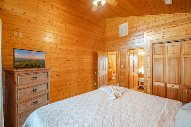 2044 Oakmont Drive, Sevierville, TN 37876
