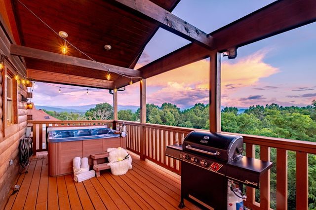 2044 Oakmont Drive, Sevierville, TN 37876