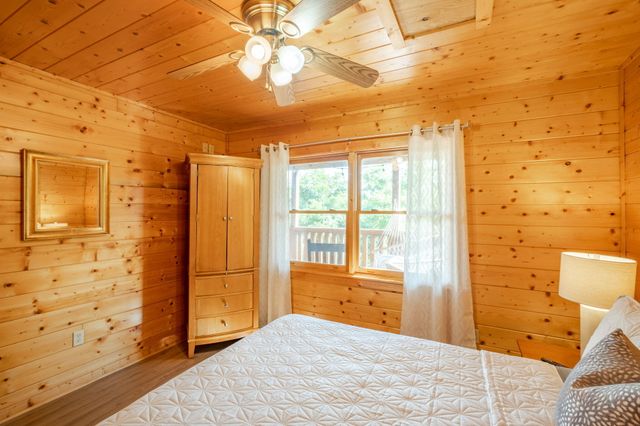 2044 Oakmont Drive, Sevierville, TN 37876