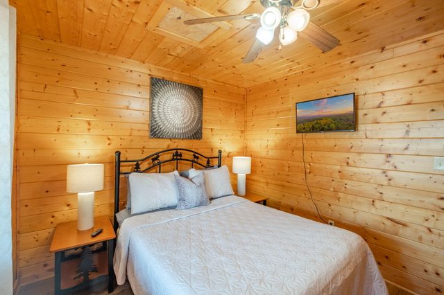 2044 Oakmont Drive, Sevierville, TN 37876