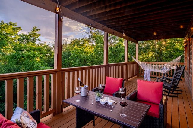 2044 Oakmont Drive, Sevierville, TN 37876