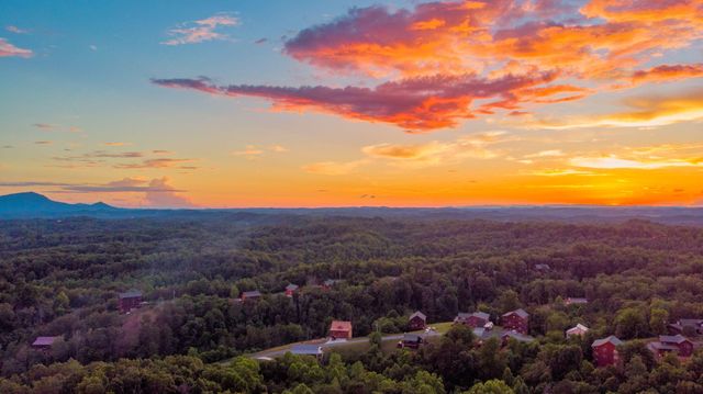 2044 Oakmont Drive, Sevierville, TN 37876
