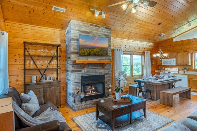 2044 Oakmont Drive, Sevierville, TN 37876