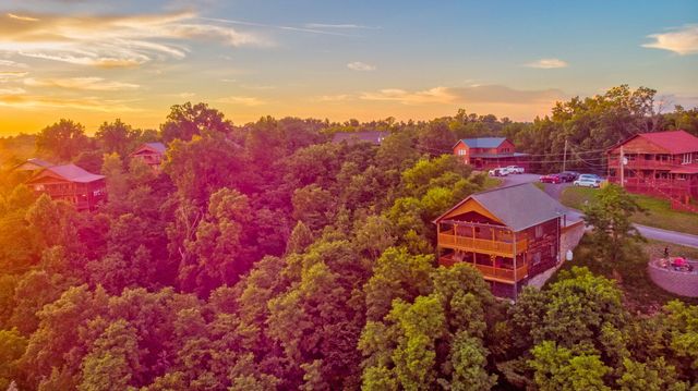 2044 Oakmont Drive, Sevierville, TN 37876