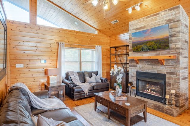 2044 Oakmont Drive, Sevierville, TN 37876