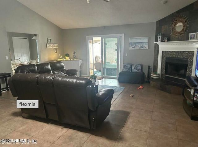 382 NAUGATUCK Drive, Jacksonville, FL 32225