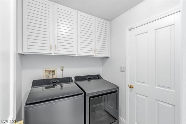 7943 Harbour Towne Avenue, Las Vegas, NV 89113