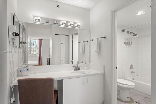 19555 E Country Club Dr 8208, Aventura, FL 33180