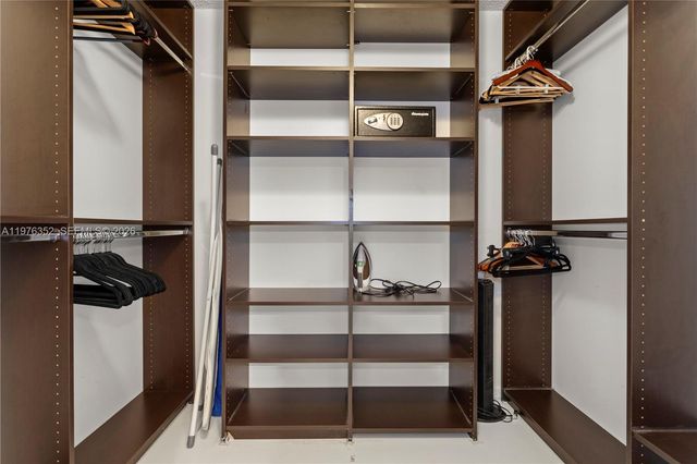 19555 E Country Club Dr 8208, Aventura, FL 33180