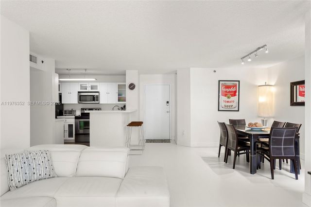 19555 E Country Club Dr 8208, Aventura, FL 33180