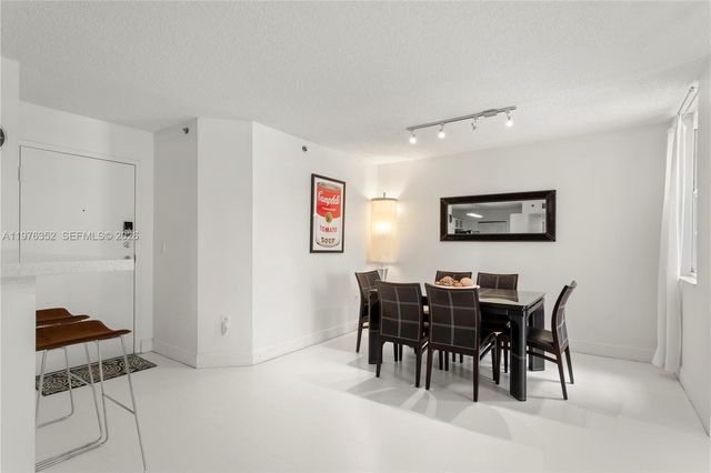 19555 E Country Club Dr 8208, Aventura, FL 33180