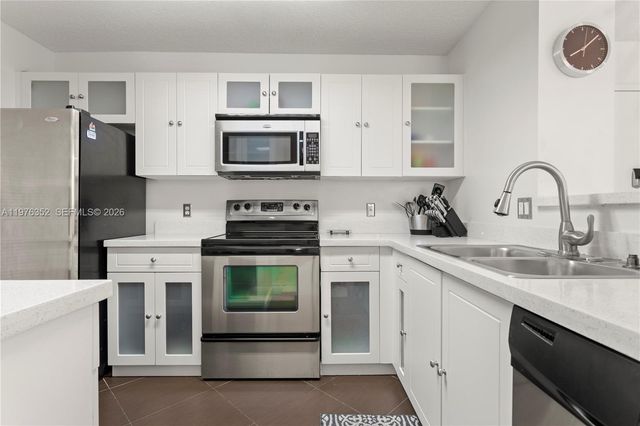 19555 E Country Club Dr 8208, Aventura, FL 33180