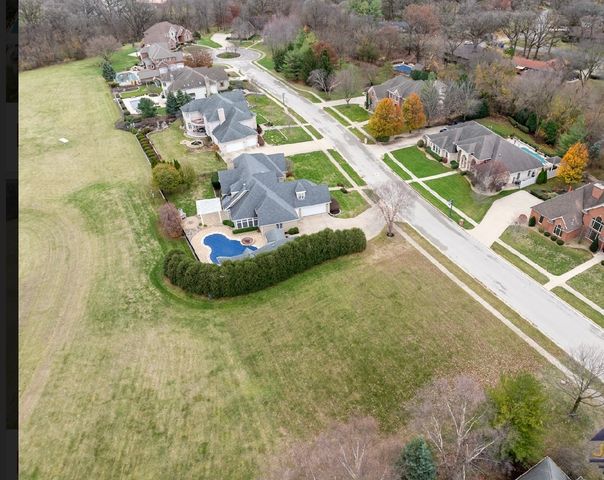 9 Baker Park Avenue, Peru, IL 61354