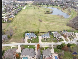 9 Baker Park Avenue, Peru, IL 61354