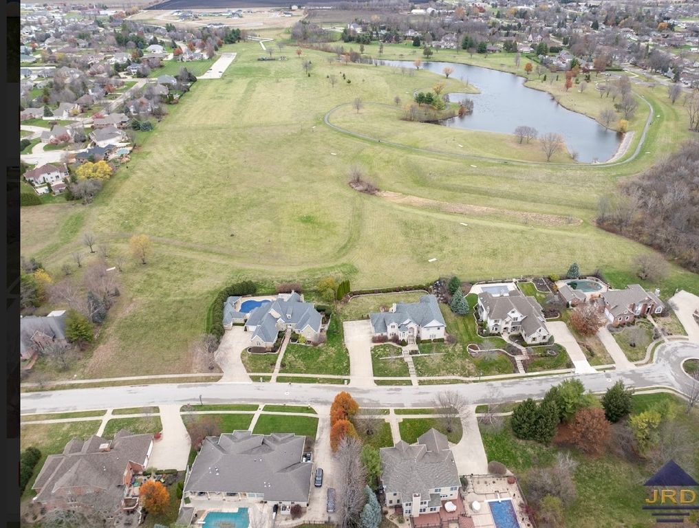 9 Baker Park Avenue, Peru, IL 61354