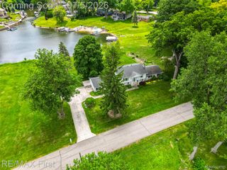 7436 Oak Bay Drive, White Lake Charter Township, MI 48383