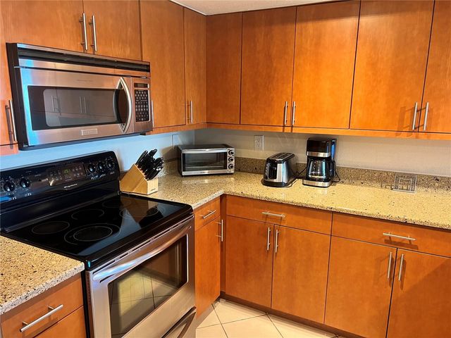 1001 POINT OF ROCKS ROAD 412, Sarasota, FL 34242