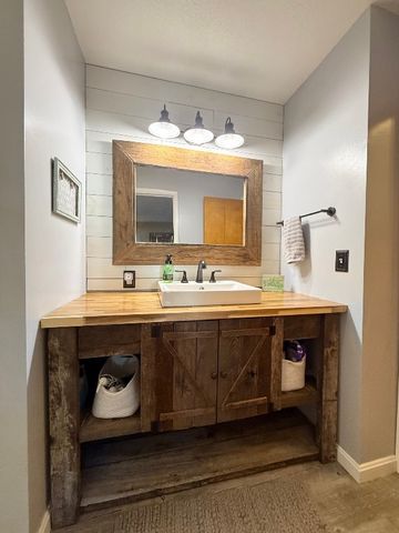 102 VALLEYVIEW Drive, Edinboro, PA 16412