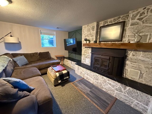 102 VALLEYVIEW Drive, Edinboro, PA 16412