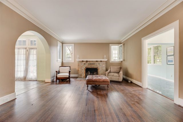 6116 Gaston Avenue, Dallas, TX 75214