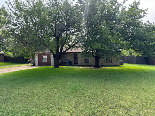 416 Butterfly Lane, Red Oak, TX 75154