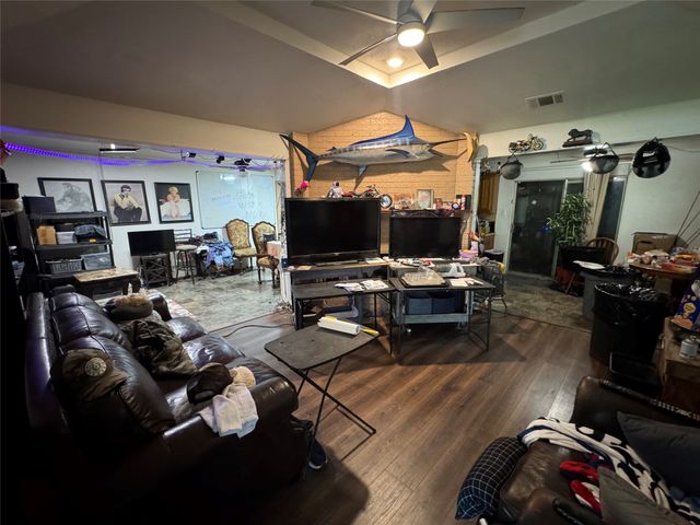 416 Butterfly Lane, Red Oak, TX 75154