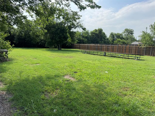 416 Butterfly Lane, Red Oak, TX 75154