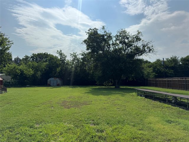 416 Butterfly Lane, Red Oak, TX 75154