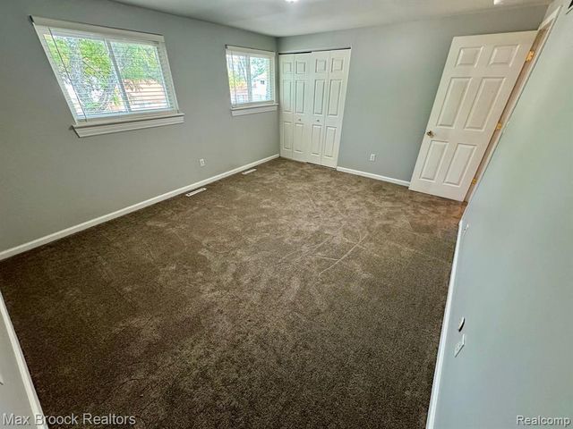 1407 Laurel Valley Drive, Waterford, MI 48327