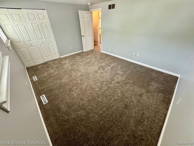 1407 Laurel Valley Drive, Waterford, MI 48327