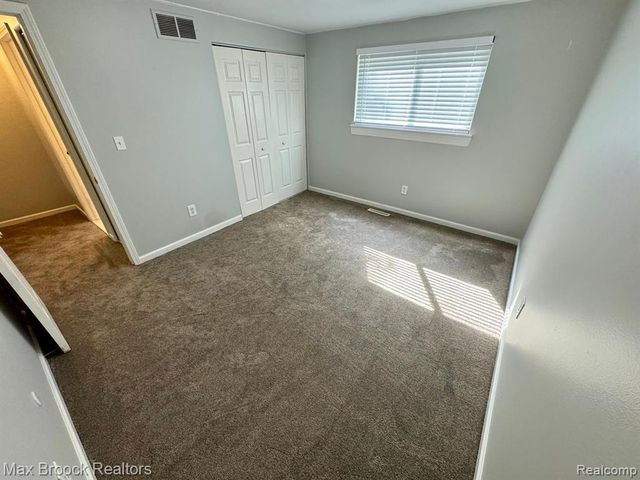 1407 Laurel Valley Drive, Waterford, MI 48327