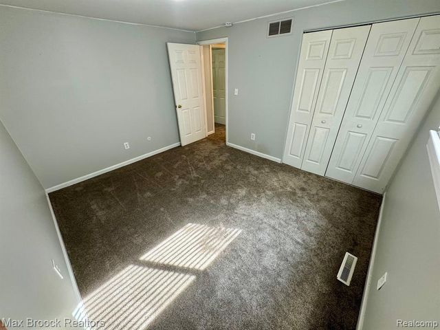 1407 Laurel Valley Drive, Waterford, MI 48327