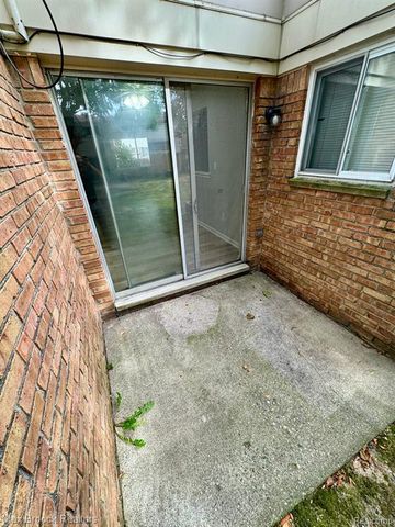1407 Laurel Valley Drive, Waterford, MI 48327