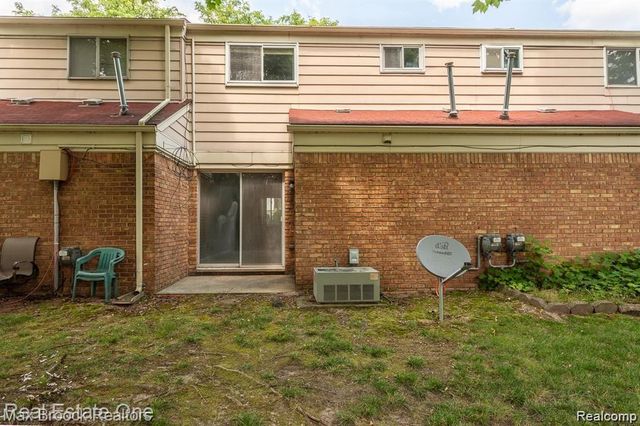 1407 Laurel Valley Drive, Waterford, MI 48327