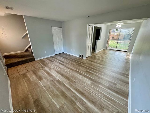 1407 Laurel Valley Drive, Waterford, MI 48327