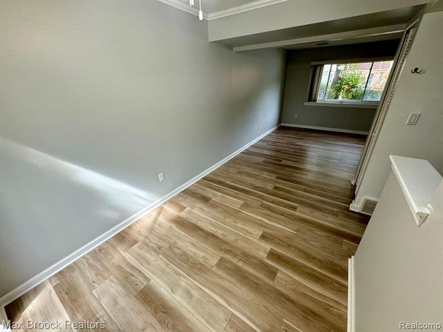 1407 Laurel Valley Drive, Waterford, MI 48327
