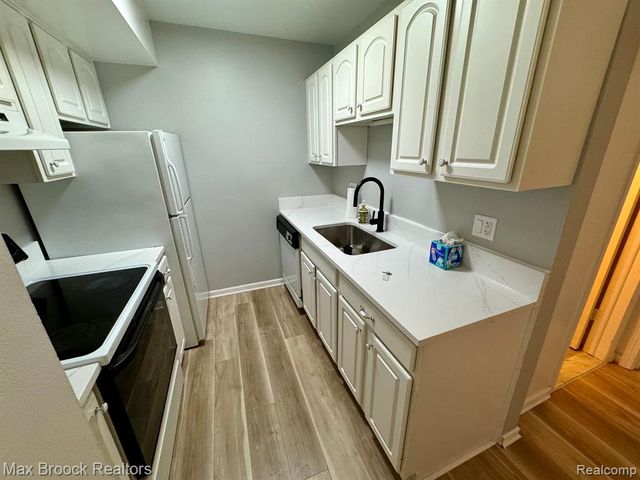 1407 Laurel Valley Drive, Waterford, MI 48327