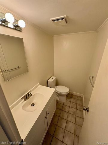 1407 Laurel Valley Drive, Waterford, MI 48327