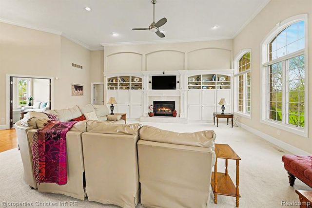 16987 Kings Fairway Lane, Grand Blanc, MI 48439