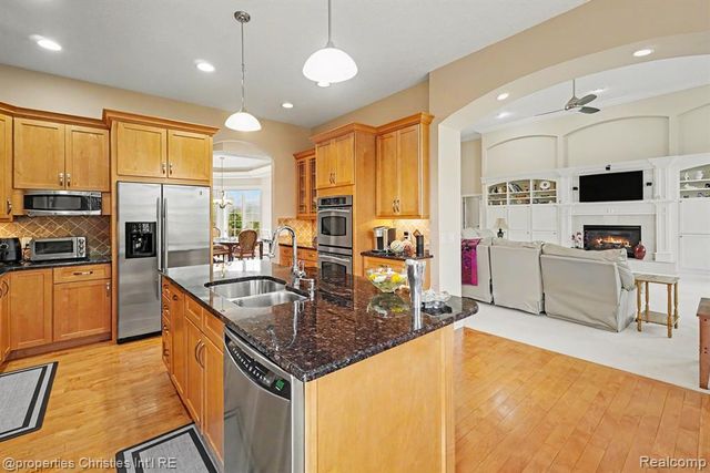 16987 Kings Fairway Lane, Grand Blanc, MI 48439