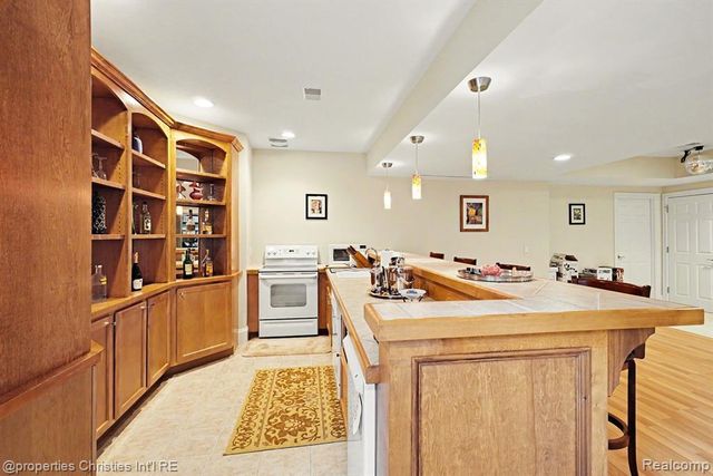 16987 Kings Fairway Lane, Grand Blanc, MI 48439