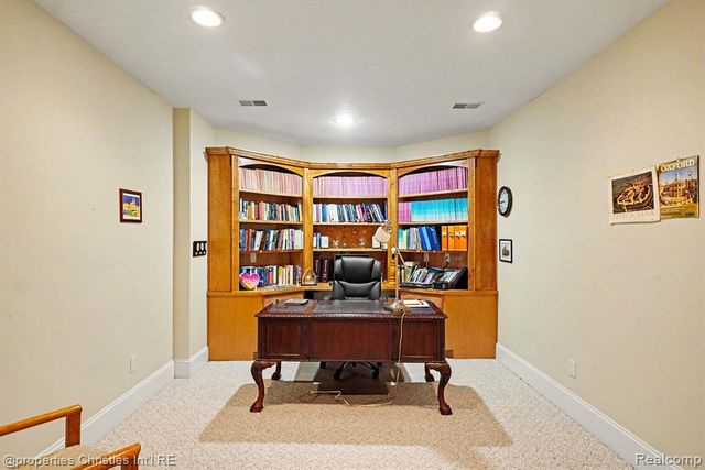 16987 Kings Fairway Lane, Grand Blanc, MI 48439