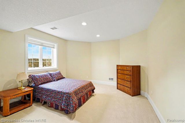 16987 Kings Fairway Lane, Grand Blanc, MI 48439