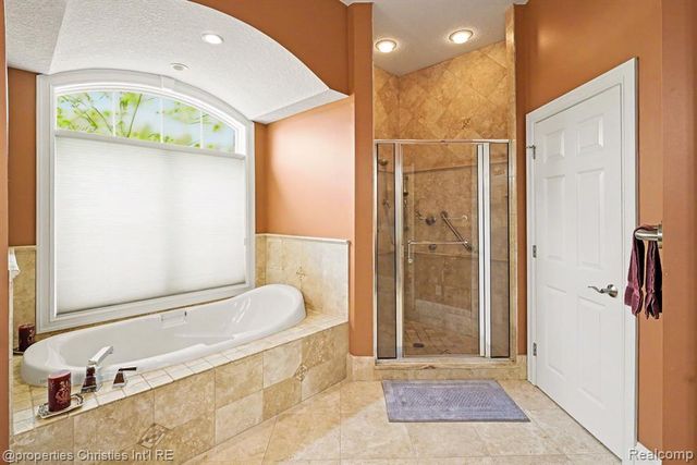 16987 Kings Fairway Lane, Grand Blanc, MI 48439