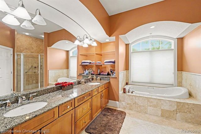 16987 Kings Fairway Lane, Grand Blanc, MI 48439