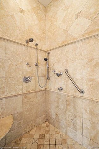 16987 Kings Fairway Lane, Grand Blanc, MI 48439