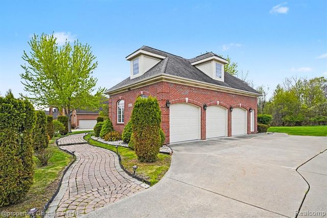 16987 Kings Fairway Lane, Grand Blanc, MI 48439