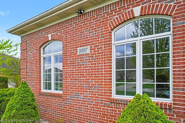 16987 Kings Fairway Lane, Grand Blanc, MI 48439
