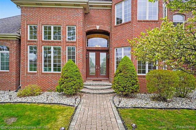 16987 Kings Fairway Lane, Grand Blanc, MI 48439