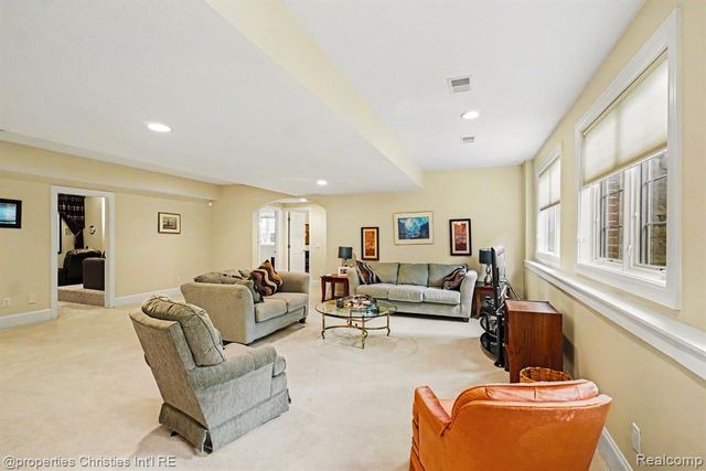 16987 Kings Fairway Lane, Grand Blanc, MI 48439